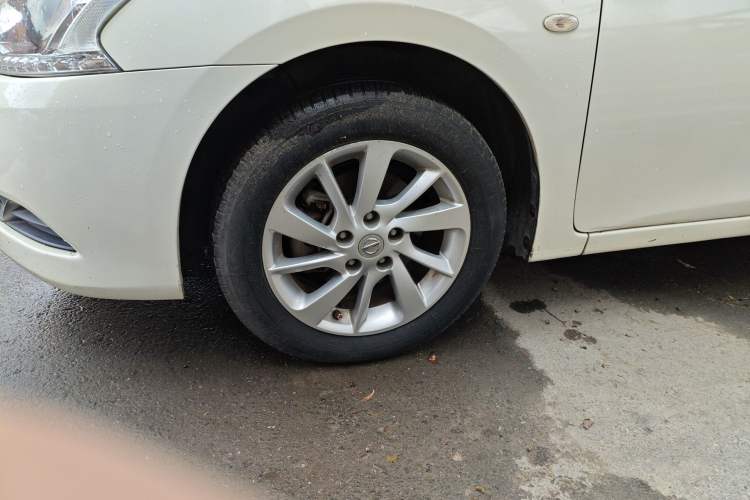 Used Nissan Sylphy 2012 1.6 XL Manual Luxury Edition Right Front Wheel Hub
