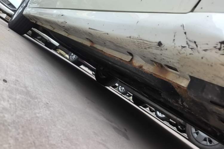 Used Nissan Sylphy 2012 Classic 1.6XE Automatic Comfort Edition Right Side Sill