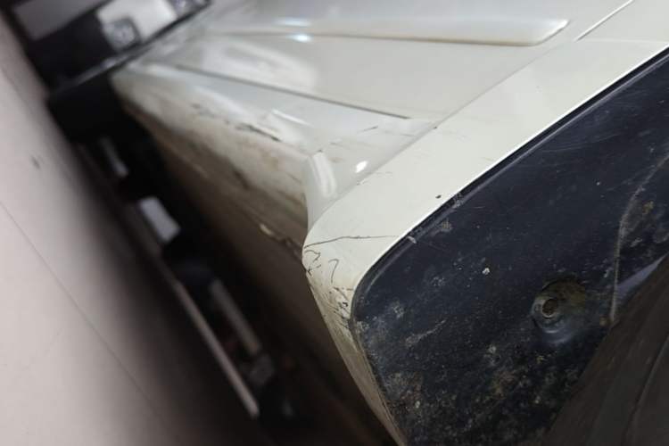 Used Nissan Sylphy 2012 Classic 1.6XE Automatic Comfort Edition Right Side Sill