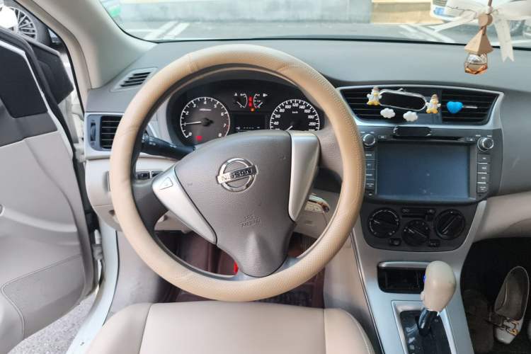 Used Nissan Sylphy 2012 1.6XE CVT Comfort Edition Steering Wheel