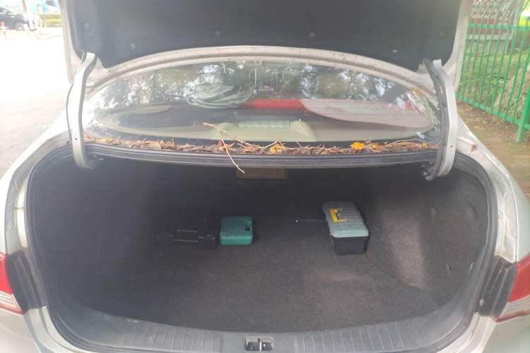 Used Nissan Sylphy 2012 Classic 1.6XE Automatic Comfort Edition Trunk
