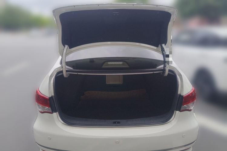 Used Nissan Sylphy 2012 Classic 1.6XE Automatic Comfort Edition Trunk