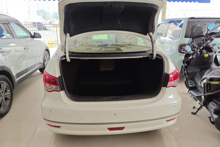 Used Nissan Sylphy 2012 Classic 1.6XE Automatic Comfort Edition Trunk
