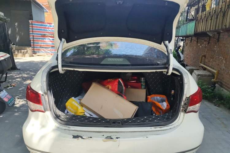 Used Nissan Sylphy 2012 Classic 1.6XE Automatic Comfort Edition Trunk