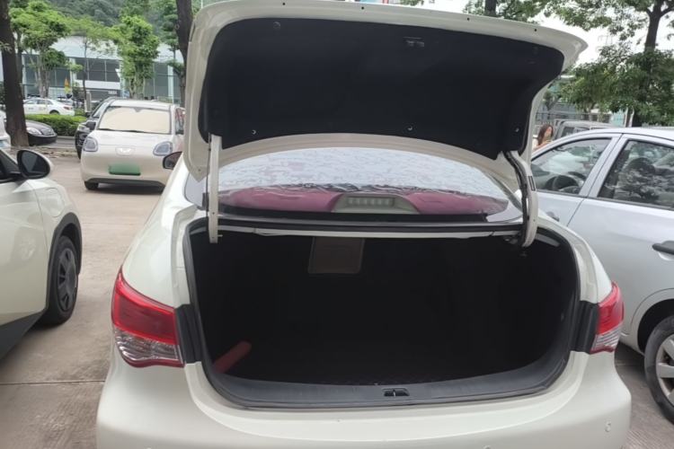 Used Nissan Sylphy 2012 Classic 1.6XE Automatic Comfort Edition Trunk