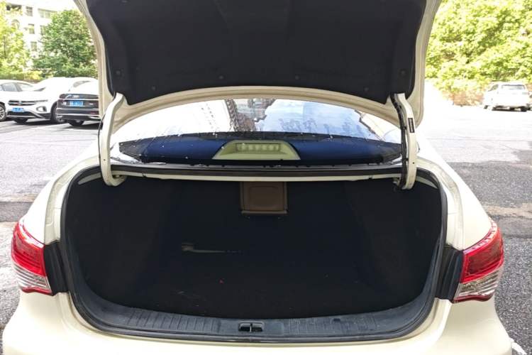 Used Nissan Sylphy 2012 Classic 1.6XE Automatic Comfort Edition Trunk
