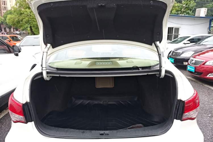 Used Nissan Sylphy 2012 Classic 1.6XE Automatic Comfort Edition Trunk