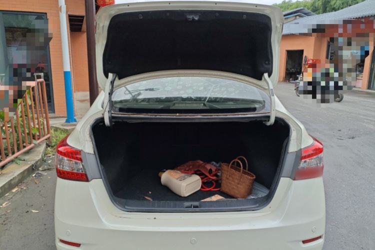 Used Nissan Sylphy 2012 1.6 XL Manual Luxury Edition Trunk