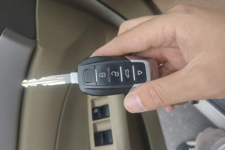 Used Nissan Sylphy 2012 Classic 1.6XE Automatic Comfort Edition Vehicle Key