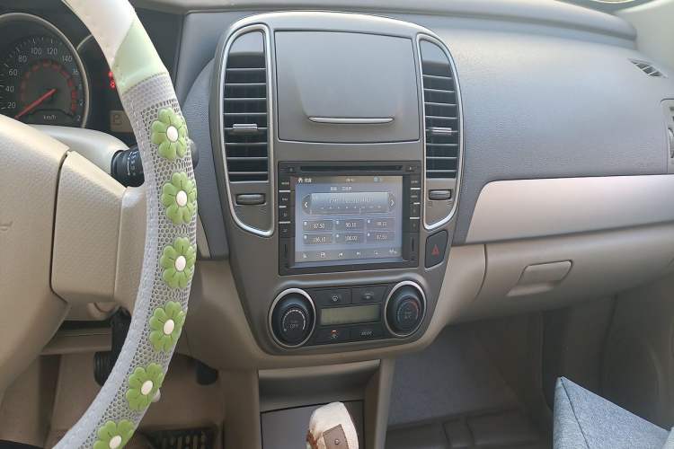 Used Nissan Sylphy 2012 Classic 1.6XE Automatic Comfort Edition Audio And AC Panel