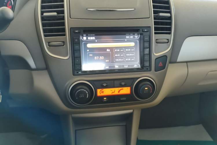 Used Nissan Sylphy 2012 Classic 1.6XE Manual Comfort Edition Audio And AC Panel
