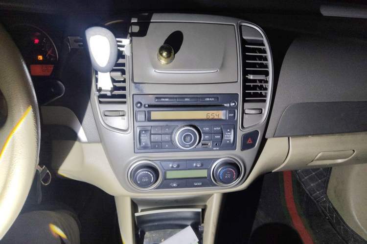 Used Nissan Sylphy 2012 Classic 1.6XE Manual Comfort Edition Audio And AC Panel