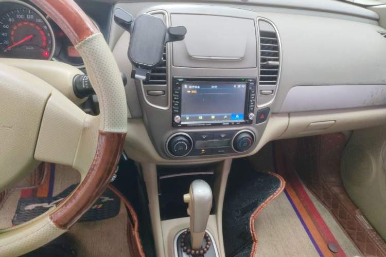 Used Nissan Sylphy 2012 Classic 1.6XE Automatic Comfort Edition Audio And AC Panel
