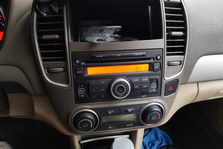 Used Nissan Sylphy 2012 Classic 1.6XE Automatic Comfort Edition Audio And AC Panel