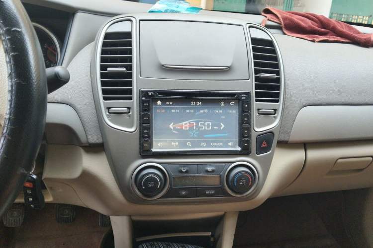 Used Nissan Sylphy 2012 Classic 1.6XE Manual Comfort Edition Audio And AC Panel