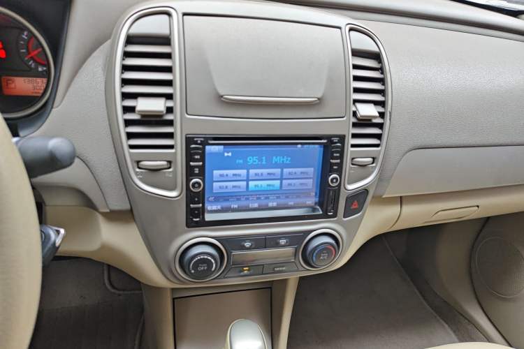 Used Nissan Sylphy 2012 Classic 1.6XE Automatic Comfort Edition Audio And AC Panel