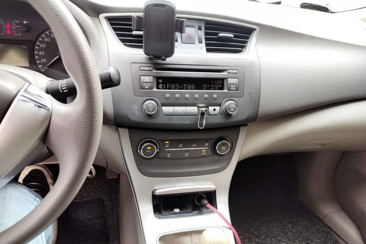 Used Nissan Sylphy 2012 1.6XE Manual Comfort Edition Audio And AC Panel