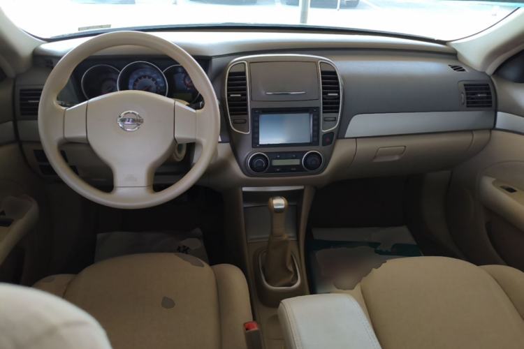 Used Nissan Sylphy 2012 Classic 1.6XE Manual Comfort Edition Center Console