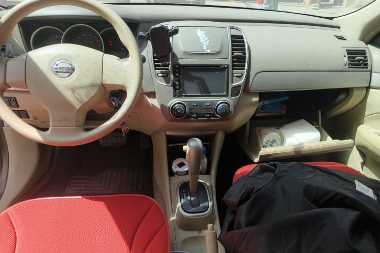 Used Nissan Sylphy 2012 Classic 1.6XE Automatic Comfort Edition Center Console