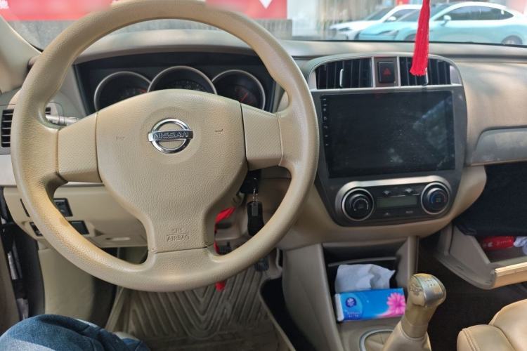 Used Nissan Sylphy 2012 Classic 1.6XE Manual Comfort Edition Center Console
