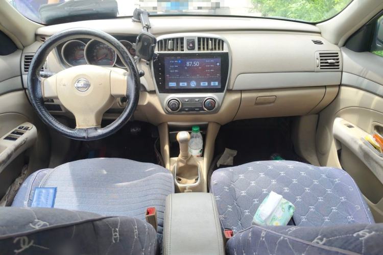 Used Nissan Sylphy 2012 Classic 1.6XE Manual Comfort Edition Center Console