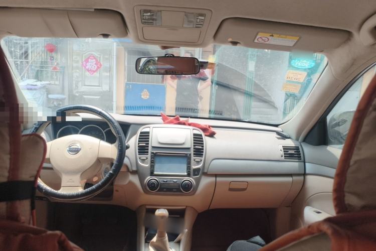 Used Nissan Sylphy 2012 Classic 1.6XE Manual Comfort Edition Center Console