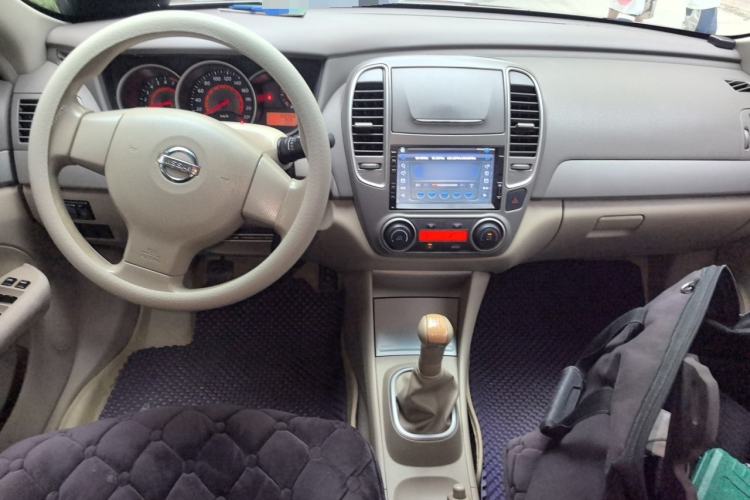 Used Nissan Sylphy 2012 Classic 1.6XE Manual Comfort Edition Center Console