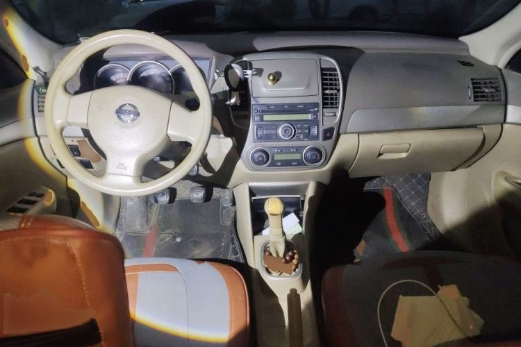 Used Nissan Sylphy 2012 Classic 1.6XE Manual Comfort Edition Center Console