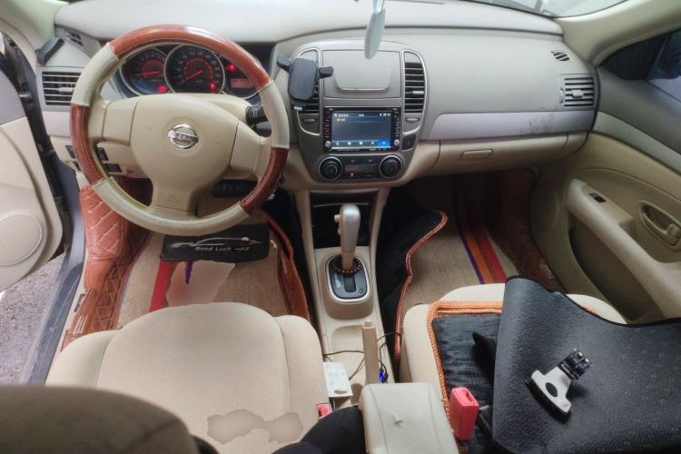 Used Nissan Sylphy 2012 Classic 1.6XE Automatic Comfort Edition Center Console