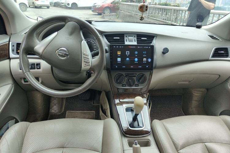 Used Nissan Sylphy 2012 1.6 XL CVT Luxury Edition Center Console