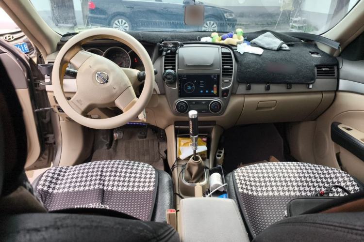Used Nissan Sylphy 2012 Classic 1.6XE Manual Comfort Edition Center Console