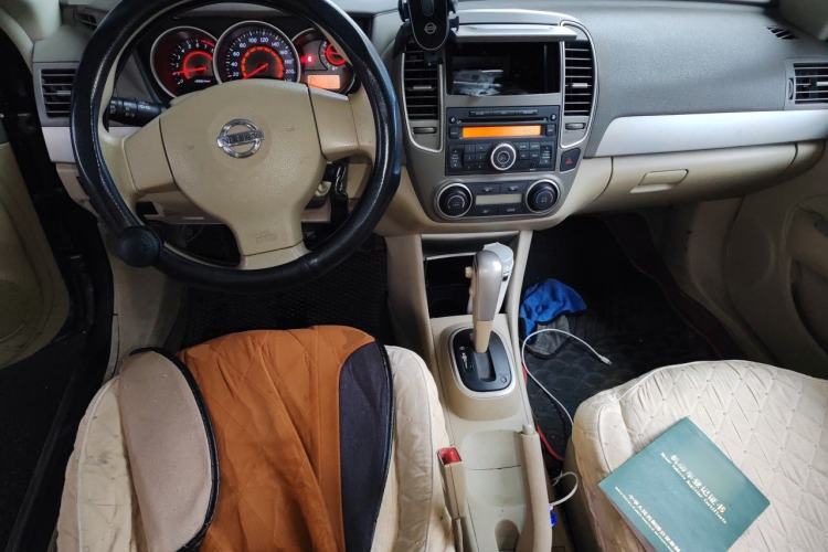 Used Nissan Sylphy 2012 Classic 1.6XE Automatic Comfort Edition Center Console