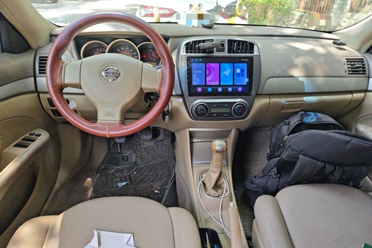 Used Nissan Sylphy 2012 Classic 1.6XE Manual Comfort Edition Center Console
