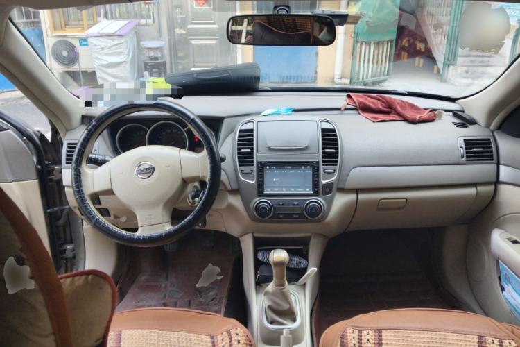 Used Nissan Sylphy 2012 Classic 1.6XE Manual Comfort Edition Center Console