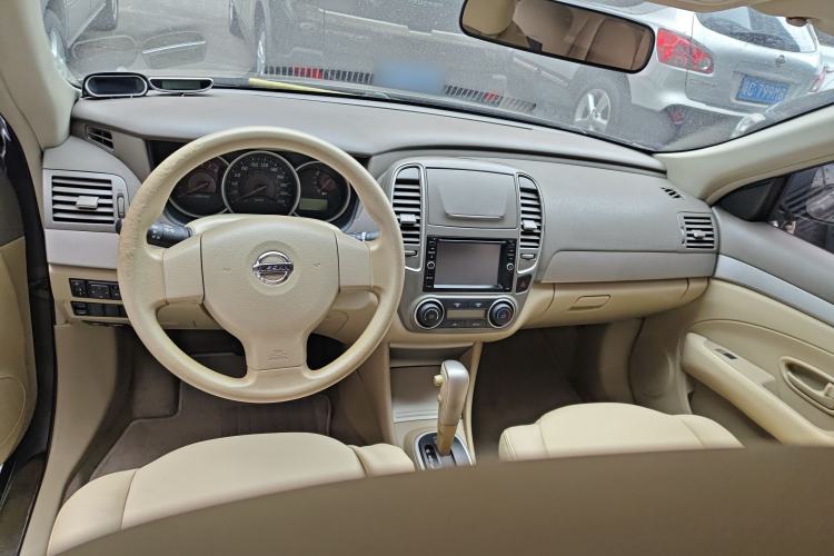 Used Nissan Sylphy 2012 Classic 1.6XE Automatic Comfort Edition Center Console