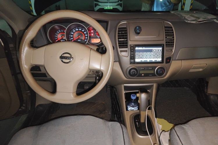 Used Nissan Sylphy 2012 Classic 1.6XE Automatic Comfort Edition Center Console