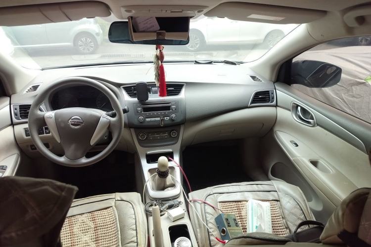 Used Nissan Sylphy 2012 1.6XE Manual Comfort Edition Center Console