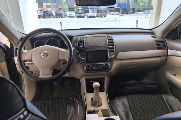 Used Nissan Sylphy 2012 Classic 1.6XE Manual Comfort Edition Center Console
