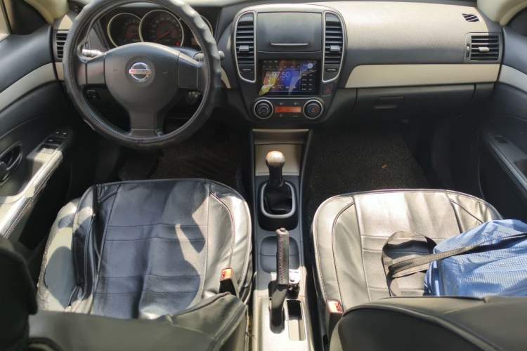 Used Nissan Sylphy 2012 Classic 1.6XE Manual Comfort Edition Center Console