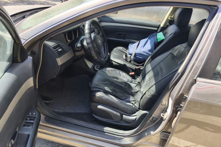 Used Nissan Sylphy 2012 Classic 1.6XE Manual Comfort Edition Driver Seat