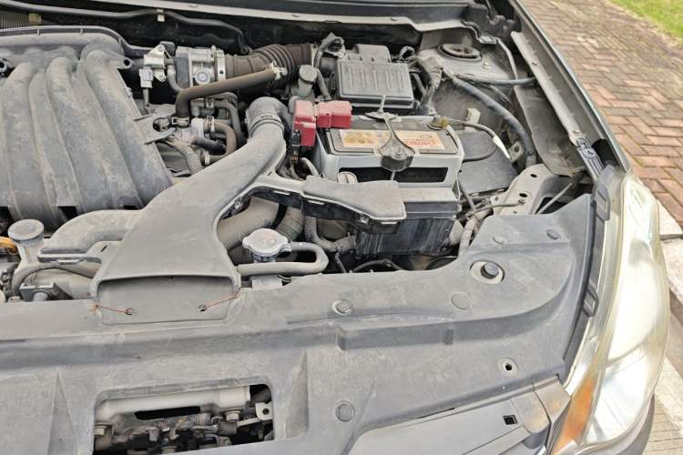 Used Nissan Sylphy 2012 1.6XE Manual Comfort Edition Engine Bay Left