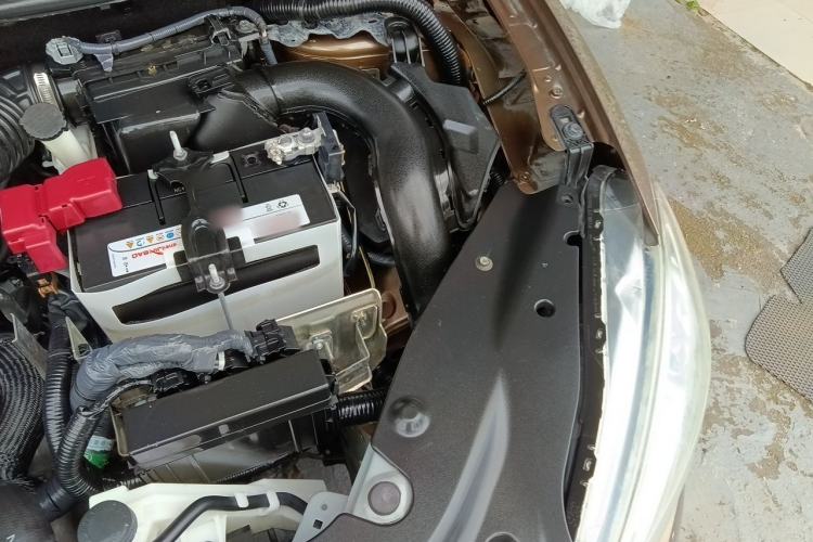 Used Nissan Sylphy 2012 1.8XL CVT Luxury Edition Engine Bay Left