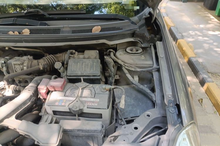 Used Nissan Sylphy 2012 Classic 1.6XE Manual Comfort Edition Engine Bay Left