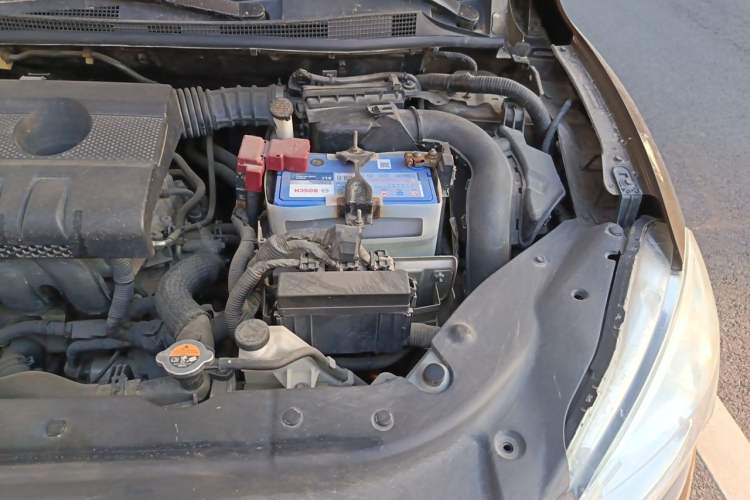 Used Nissan Sylphy 2012 1.6XE CVT Comfort Edition Engine Bay Left