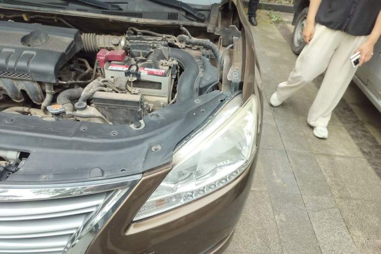 Used Nissan Sylphy 2012 1.6XE Manual Comfort Edition Engine Bay Left