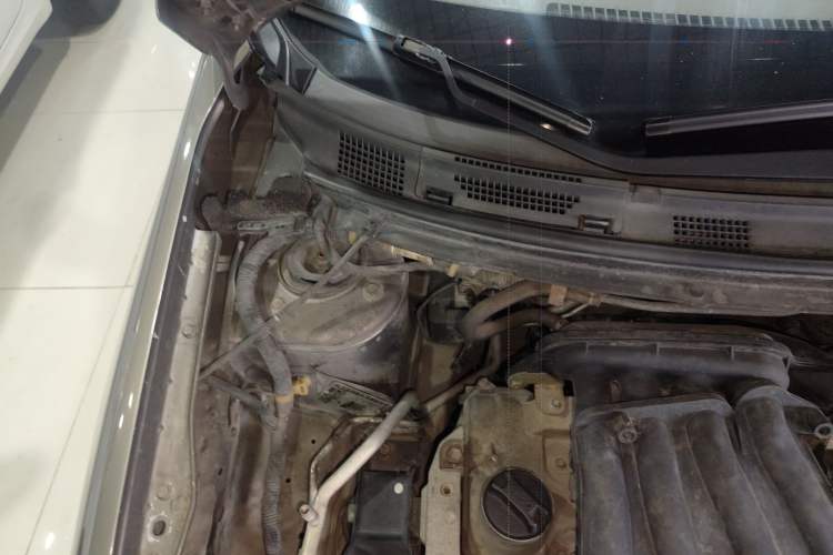 Used Nissan Sylphy 2012 Classic 1.6XE Automatic Comfort Edition Engine Bay Right