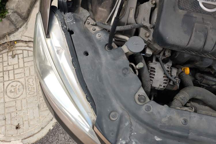 Used Nissan Sylphy 2012 1.6 XL CVT Luxury Edition Engine Bay Right