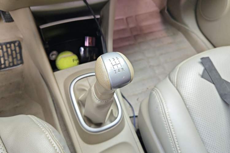 Used Nissan Sylphy 2012 1.6XE Manual Comfort Edition Gear Lever