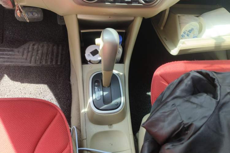Used Nissan Sylphy 2012 Classic 1.6XE Automatic Comfort Edition Gear Lever