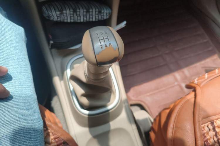 Used Nissan Sylphy 2012 Classic 1.6XE Manual Comfort Edition Gear Lever